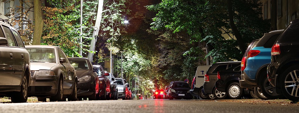 Ke stěhování s vozem z půjčovny dodávek Praha budete potřebovat parkovací místo